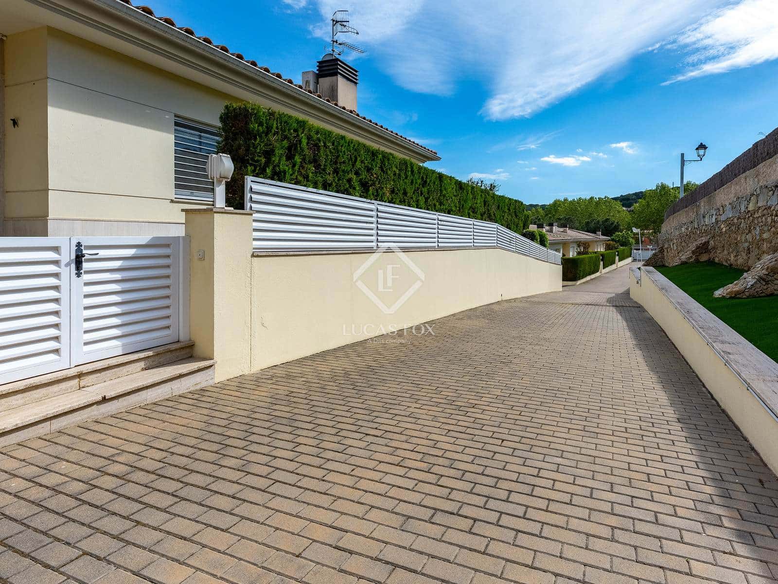 4 soveværelse Villa til salg i Teia med swimmingpool garage - € 1.690.000 (Ref: 9036022)