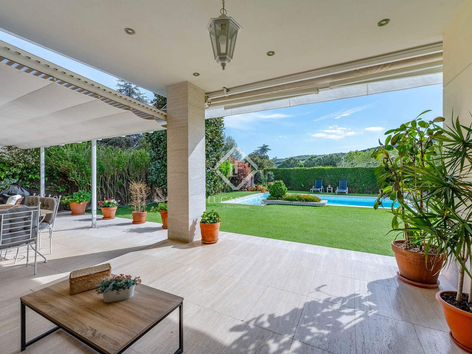 4 soveværelse Villa til salg i Teia med swimmingpool garage - € 1.690.000 (Ref: 9036022)