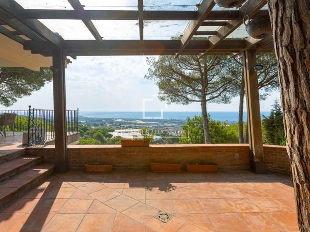 Chalet de 4 habitaciones en Cabrils en venta con piscina garaje - 1.290.000 € (Ref: 9049805)