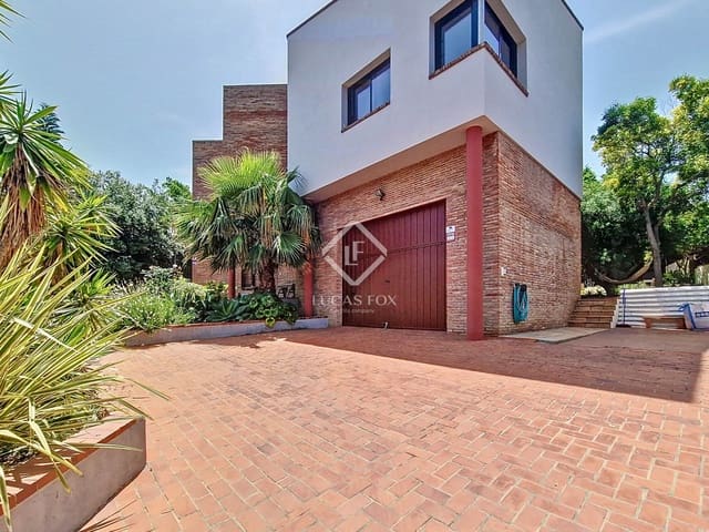 5 bedroom Villa for sale in Vilanova i la Geltrú with garage - € 980,000 (Ref: 9049806)