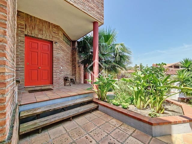 5 bedroom Villa for sale in Vilanova i la Geltrú with garage - € 980,000 (Ref: 9049806)