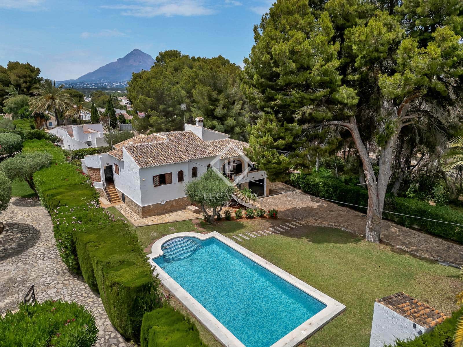 Chalet de 6 habitaciones en Javea / Xàbia en venta con piscina - 850.000 € (Ref: 9053597)