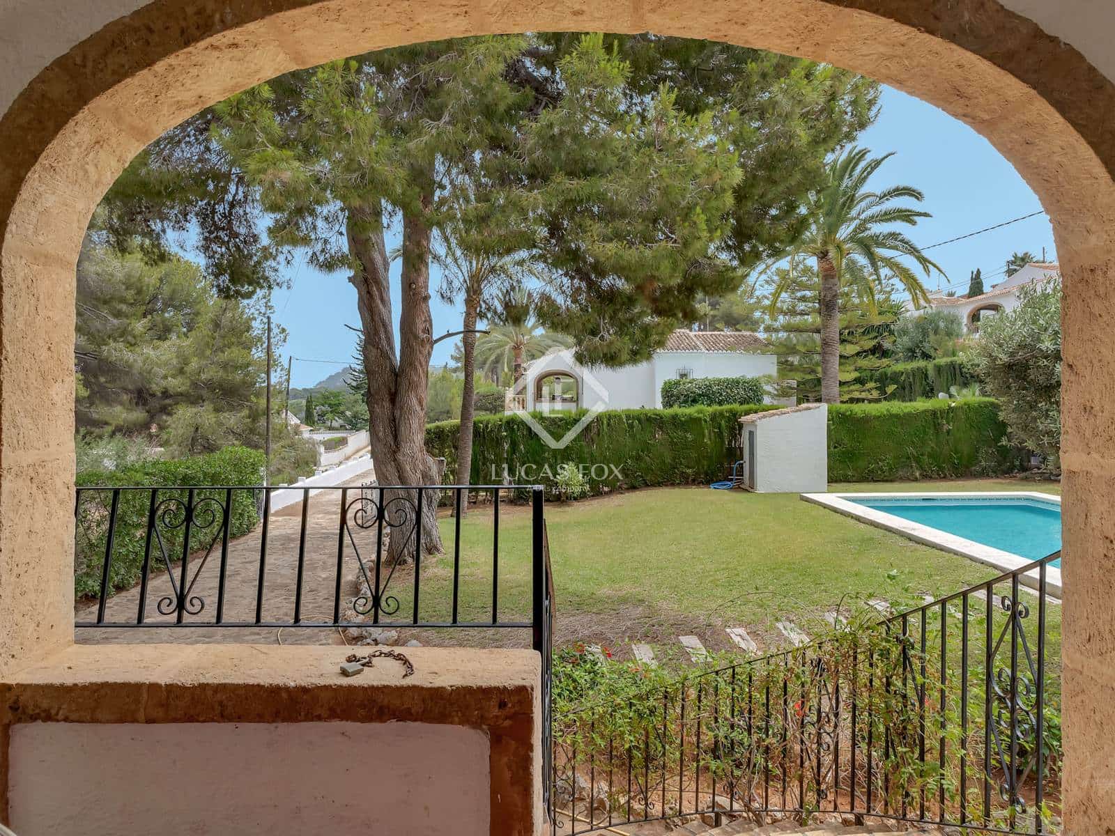 Chalet de 6 habitaciones en Javea / Xàbia en venta con piscina - 850.000 € (Ref: 9053597)