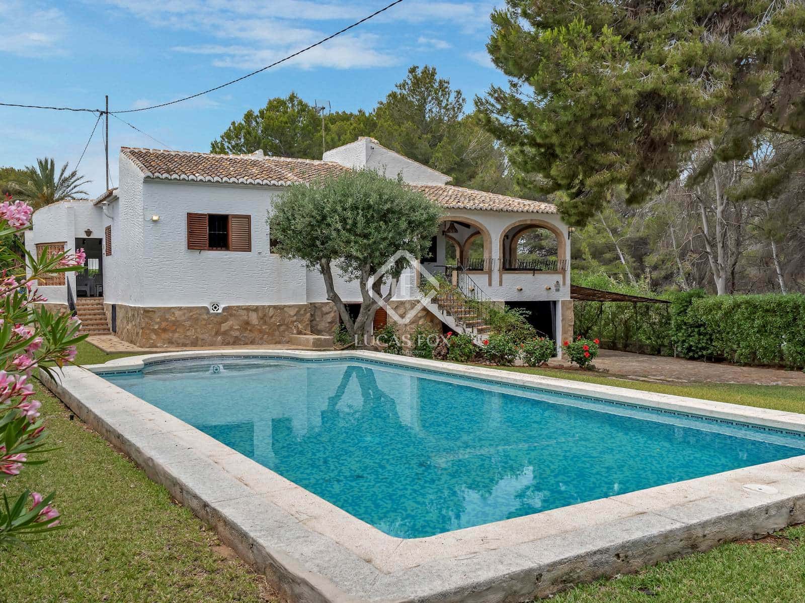 Chalet de 6 habitaciones en Javea / Xàbia en venta con piscina - 850.000 € (Ref: 9053597)