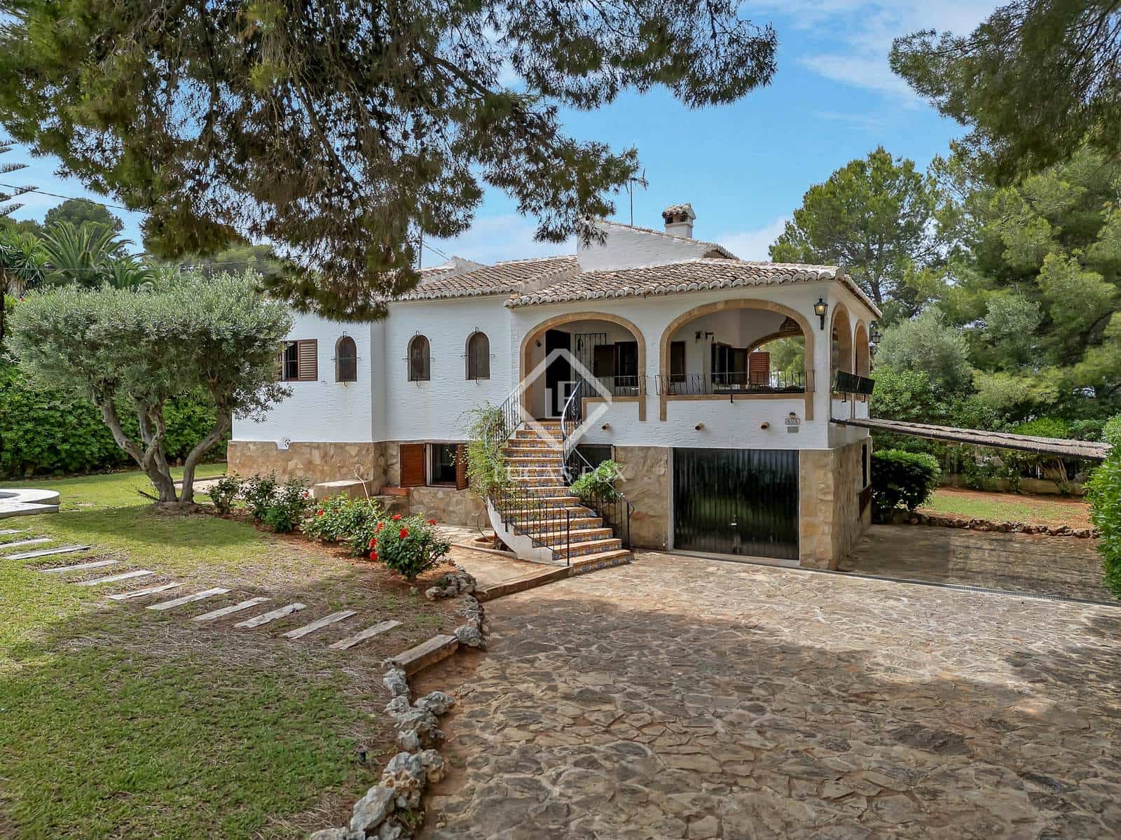 Chalet de 6 habitaciones en Javea / Xàbia en venta con piscina - 850.000 € (Ref: 9053597)