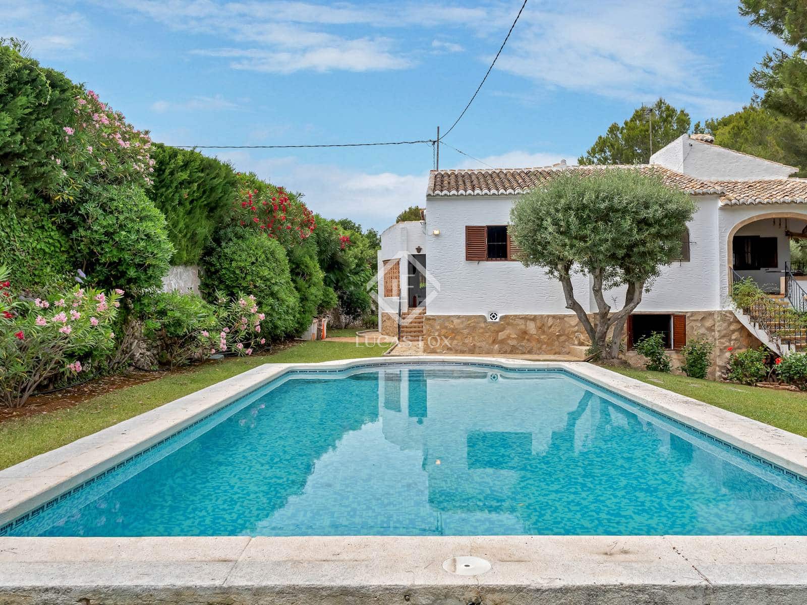 Chalet de 6 habitaciones en Javea / Xàbia en venta con piscina - 850.000 € (Ref: 9053597)