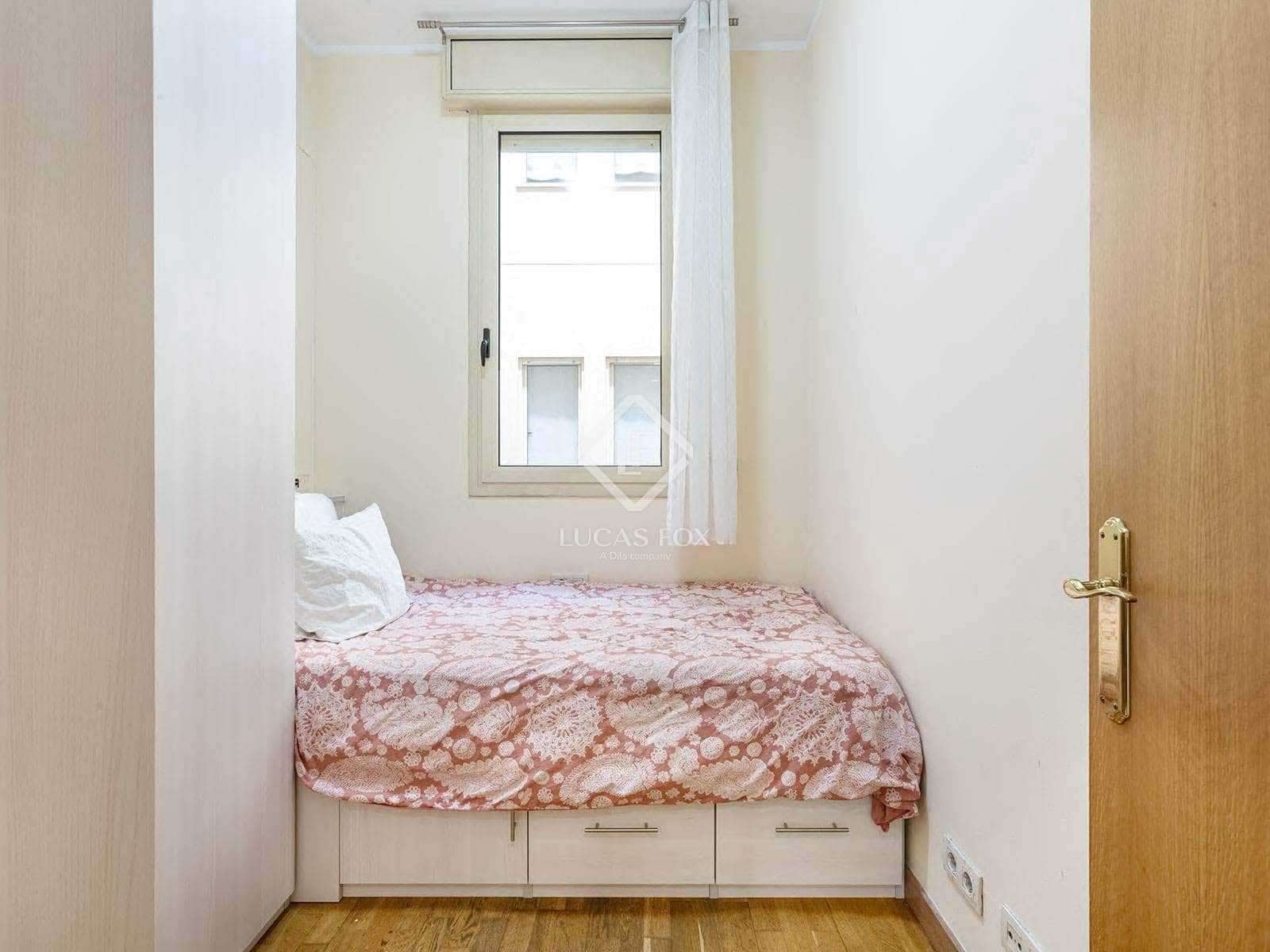 4 slaapkamer Appartement te koop in Barcelona stad met garage - € 795.000 (Ref: 9057075)