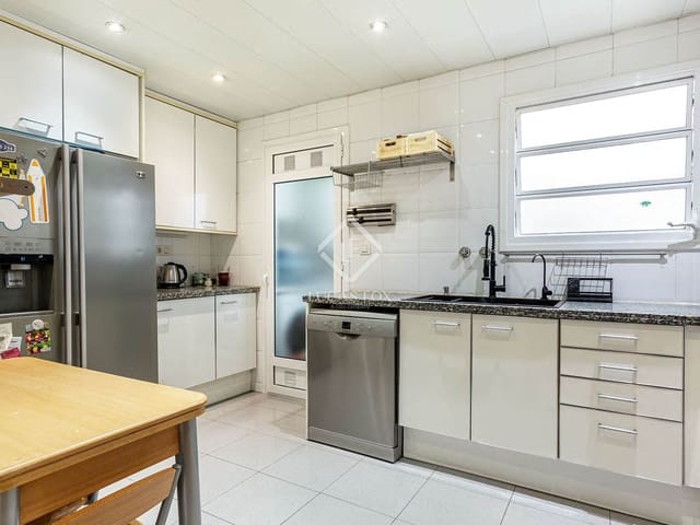 4 slaapkamer Appartement te koop in Barcelona stad met garage - € 795.000 (Ref: 9057075)