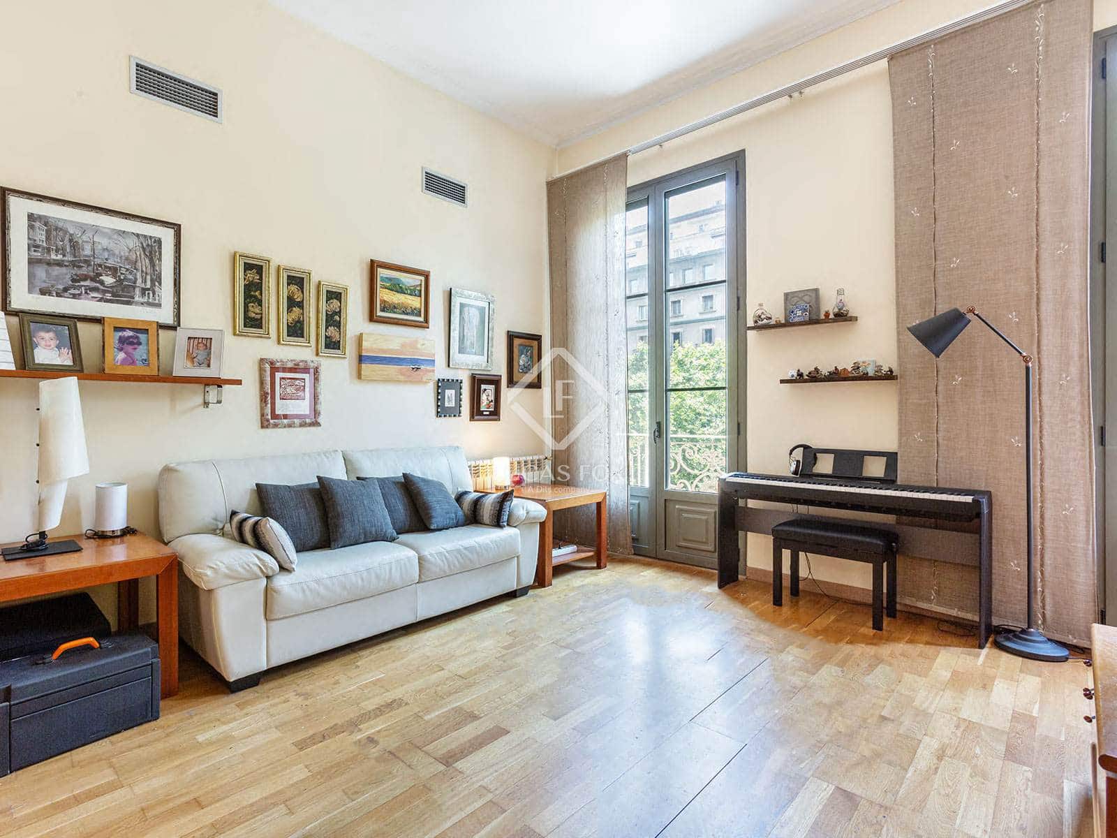 4 slaapkamer Appartement te koop in Barcelona stad met garage - € 795.000 (Ref: 9057075)
