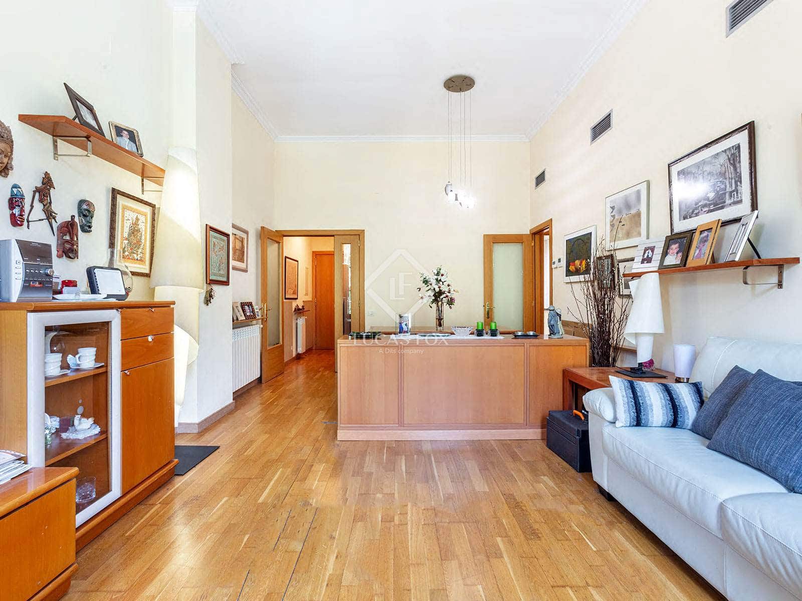 4 slaapkamer Appartement te koop in Barcelona stad met garage - € 795.000 (Ref: 9057075)