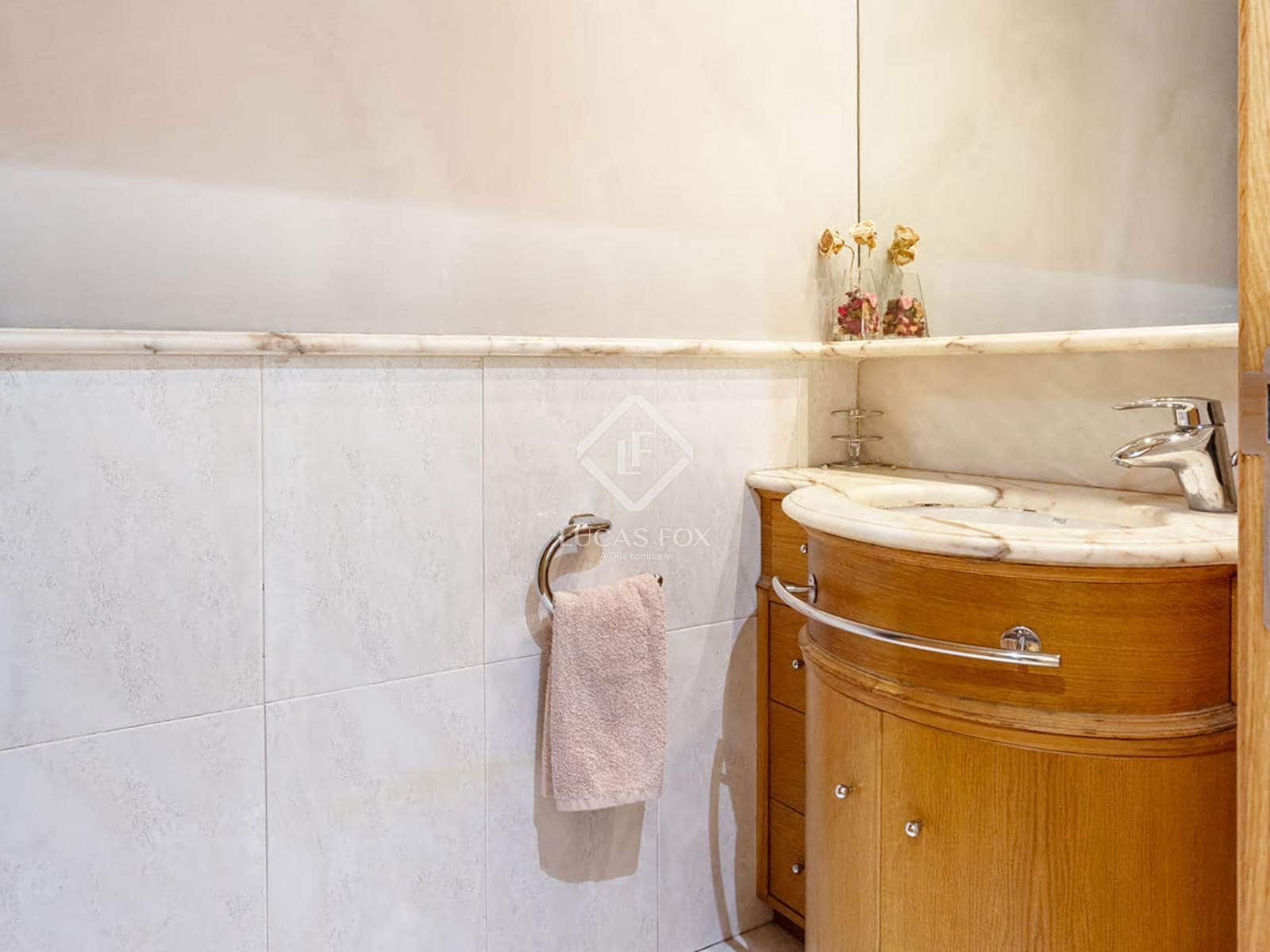 4 slaapkamer Appartement te koop in Barcelona stad met garage - € 795.000 (Ref: 9057075)