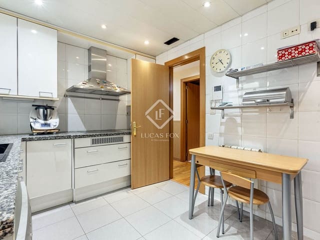 4 slaapkamer Appartement te koop in Barcelona stad met garage - € 795.000 (Ref: 9057075)