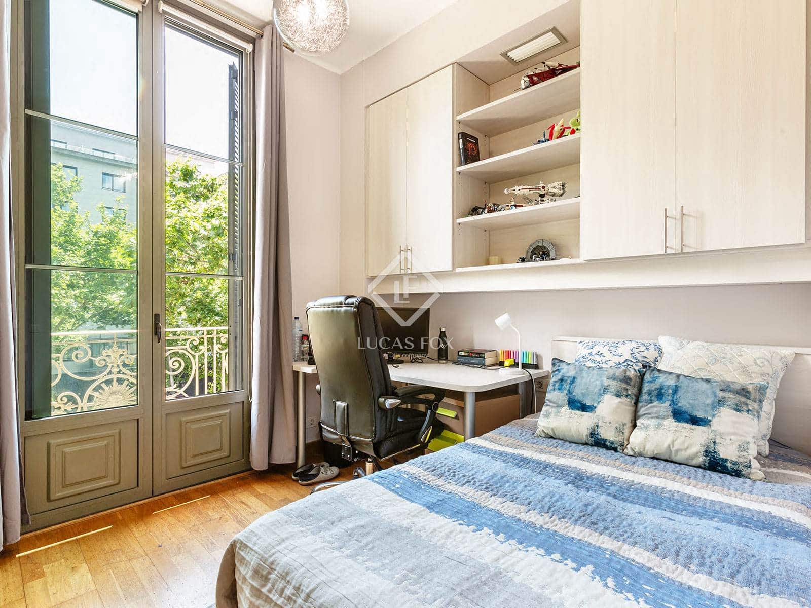 4 slaapkamer Appartement te koop in Barcelona stad met garage - € 795.000 (Ref: 9057075)