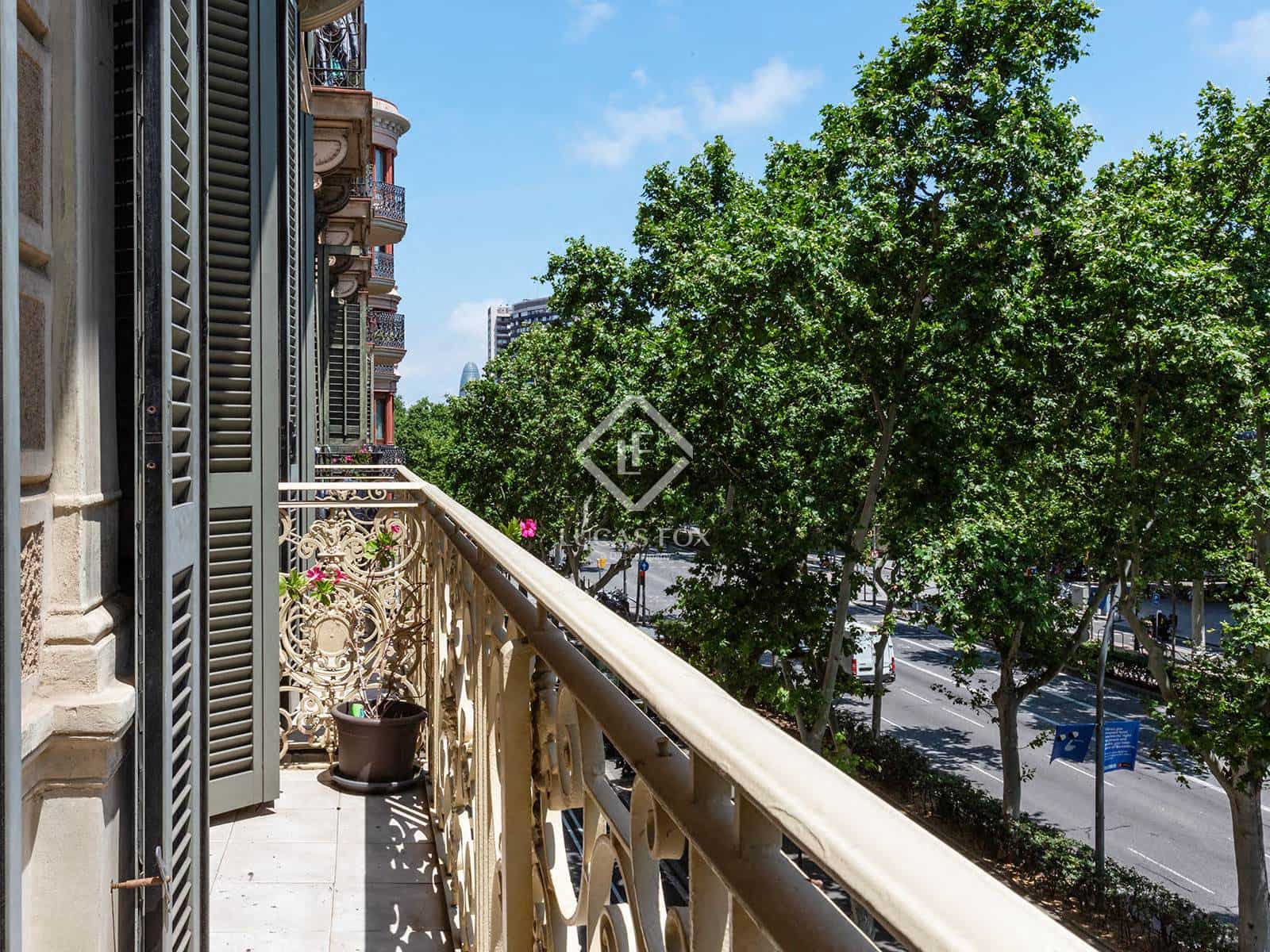 4 slaapkamer Appartement te koop in Barcelona stad met garage - € 795.000 (Ref: 9057075)