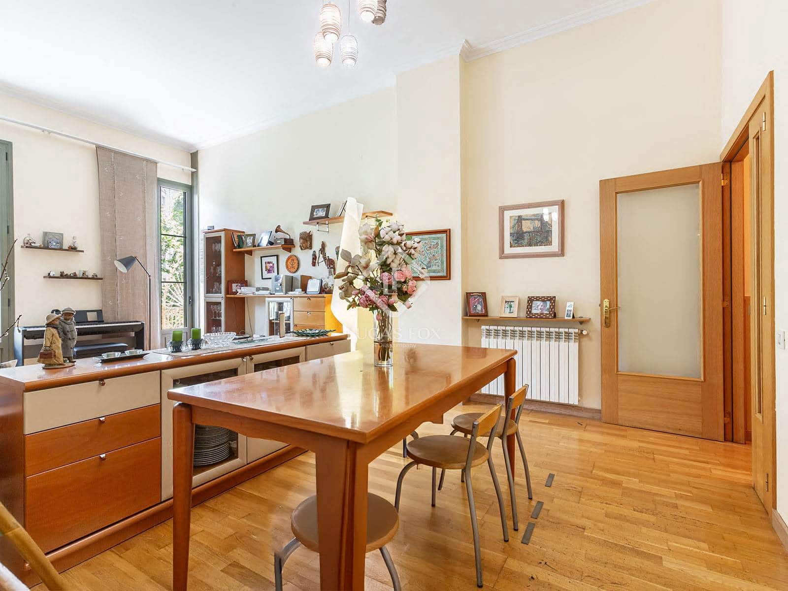4 slaapkamer Appartement te koop in Barcelona stad met garage - € 795.000 (Ref: 9057075)