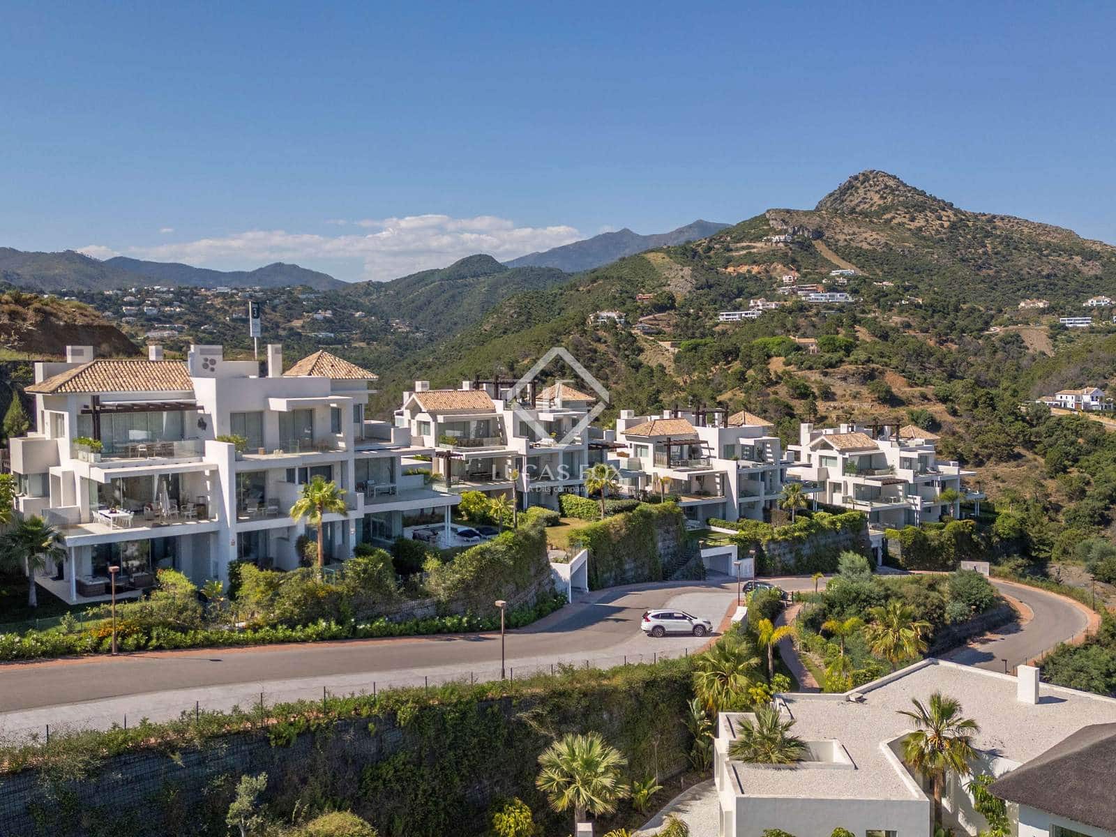 Apartamento de 3 habitaciones en Benahavís en venta con piscina garaje - 999.000 € (Ref: 9058314)