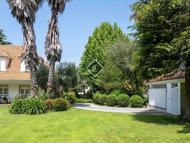 5 bedroom Villa for sale in Pontevedra city with pool garage - € 1,250,000 (Ref: 9058317)