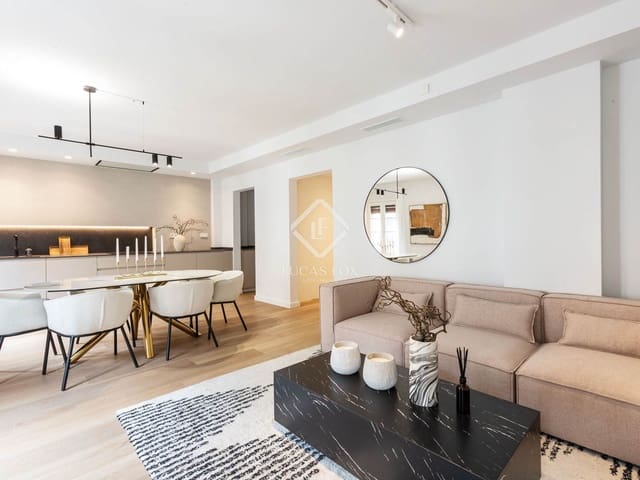 Apartamento de 3 habitaciones en Barcelona ciudad en venta con piscina - 740.000 € (Ref: 9058604)