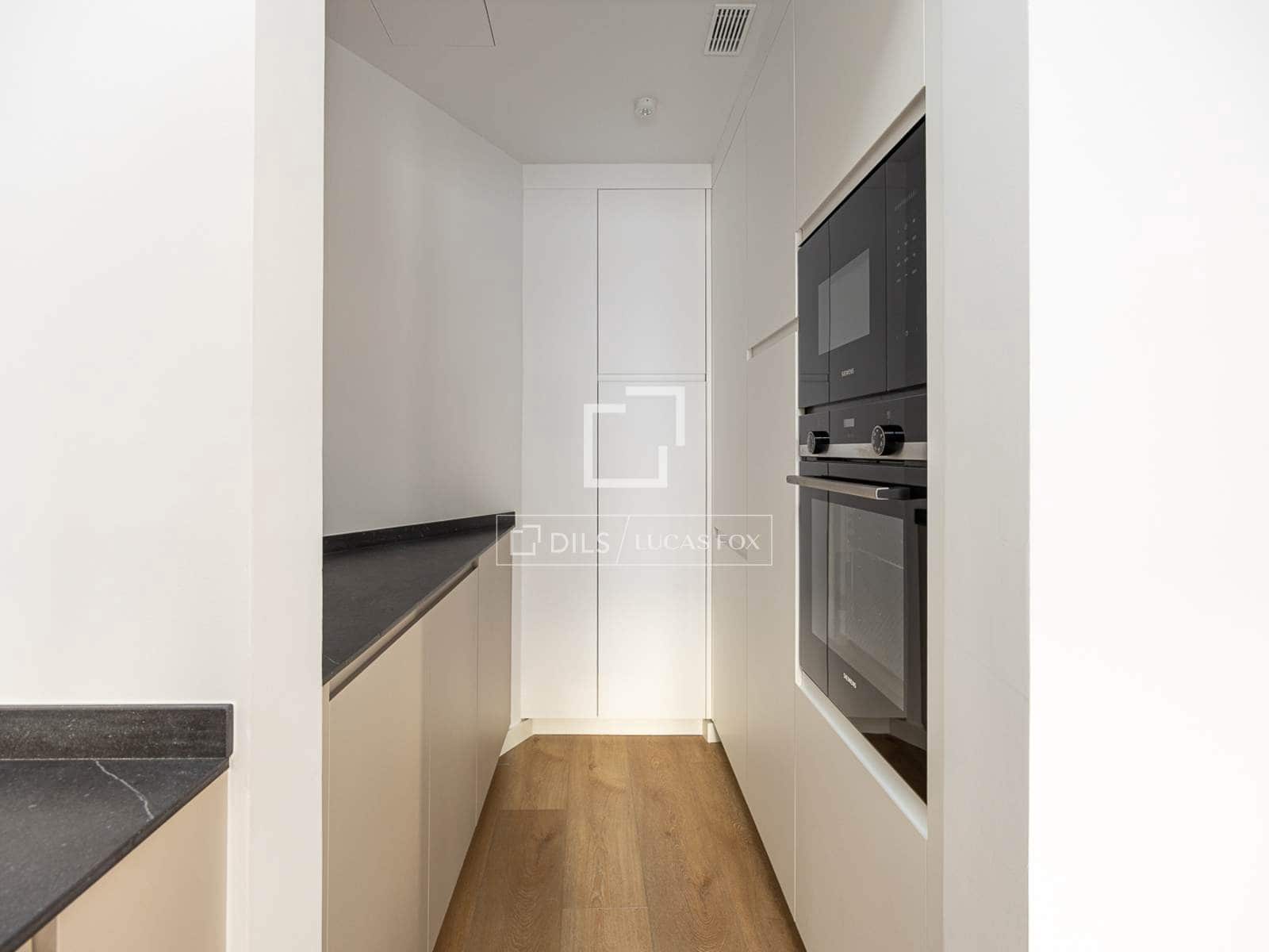 3 bedroom Apartment for sale in Barcelona city with pool - € 740,000 (Ref: 9058604)