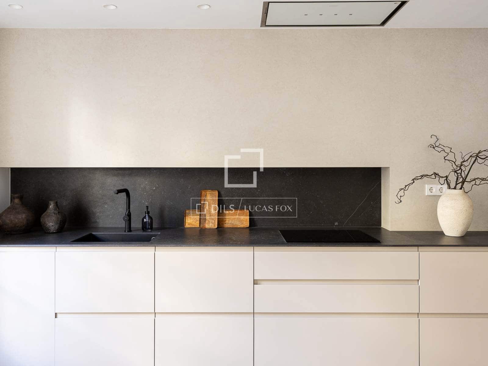 3 bedroom Apartment for sale in Barcelona city with pool - € 740,000 (Ref: 9058604)