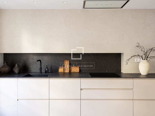 3 bedroom Apartment for sale in Barcelona city with pool - € 740,000 (Ref: 9058604)