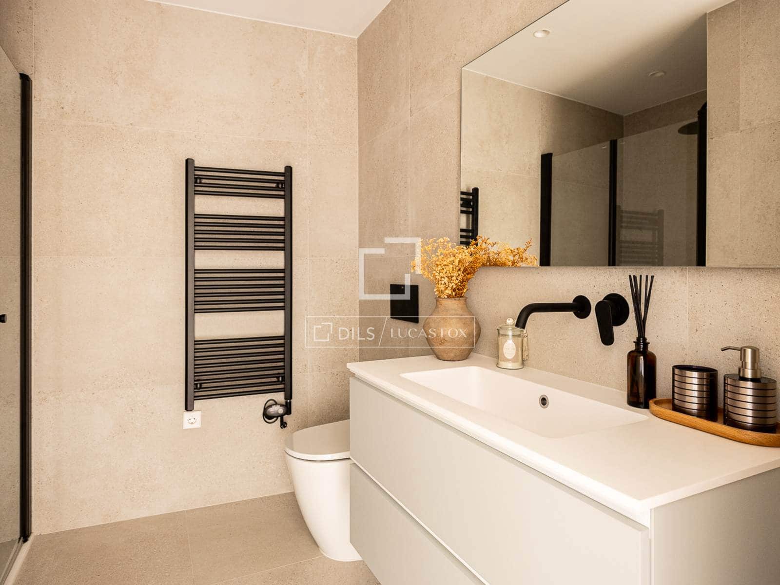 3 bedroom Apartment for sale in Barcelona city with pool - € 740,000 (Ref: 9058604)