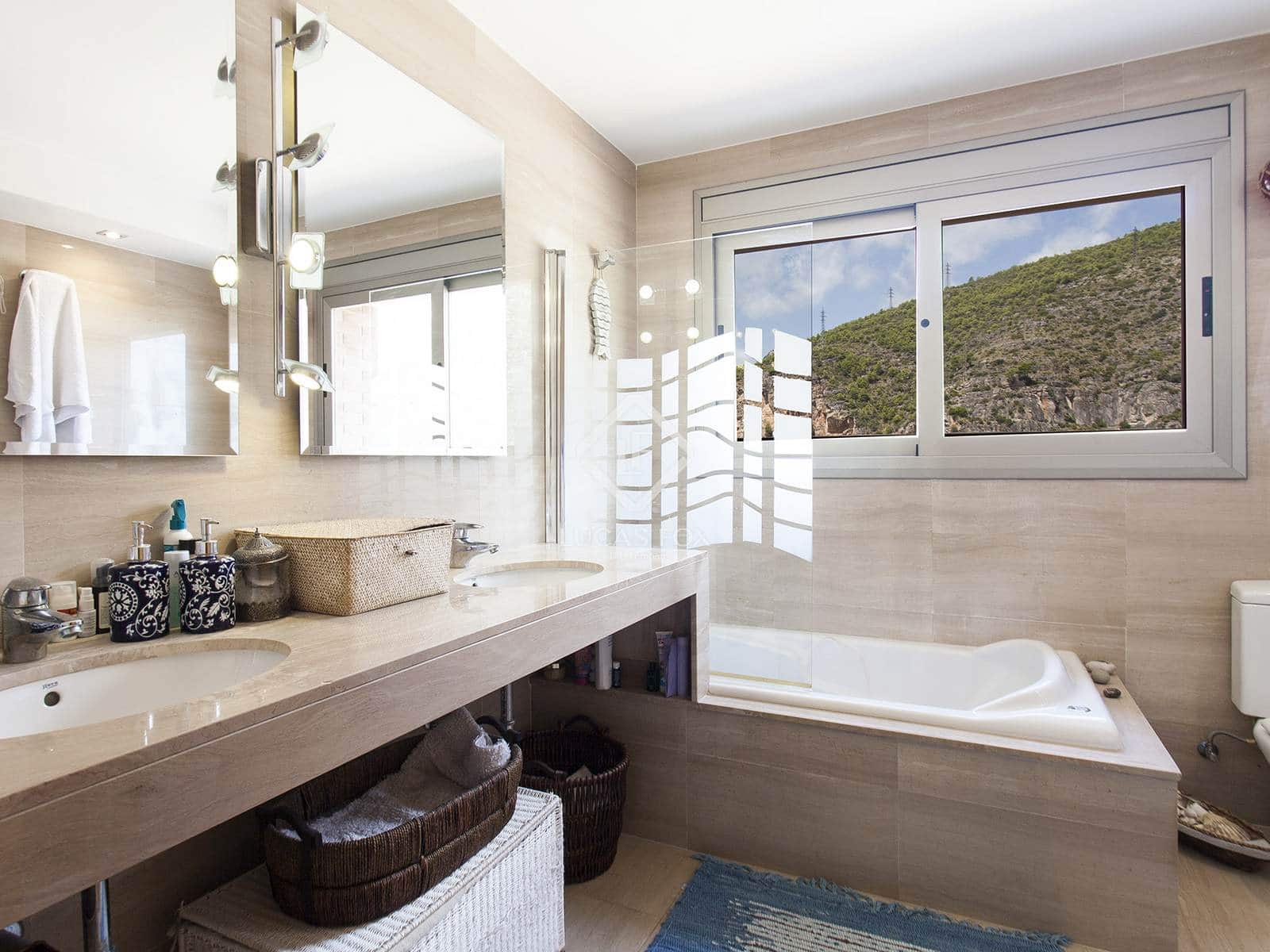 4 soveværelse Villa til salg i Les Botigues de Sitges med swimmingpool garage - € 1.295.000 (Ref: 9061494)