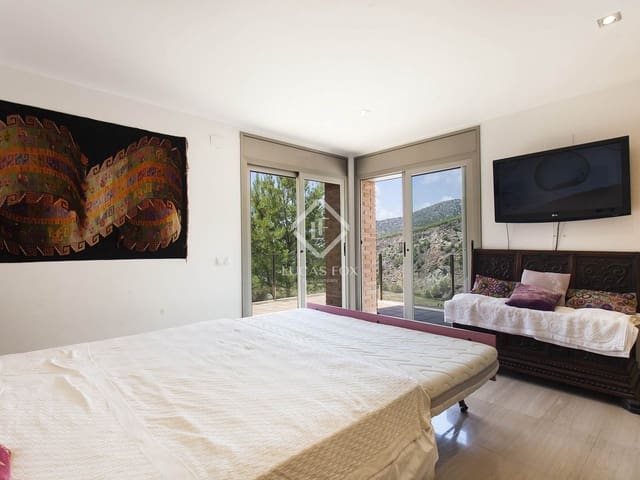 Chalet de 4 habitaciones en Les Botigues de Sitges, Sitges en venta con piscina garaje - 1.295.000 € (Ref: 9061494)