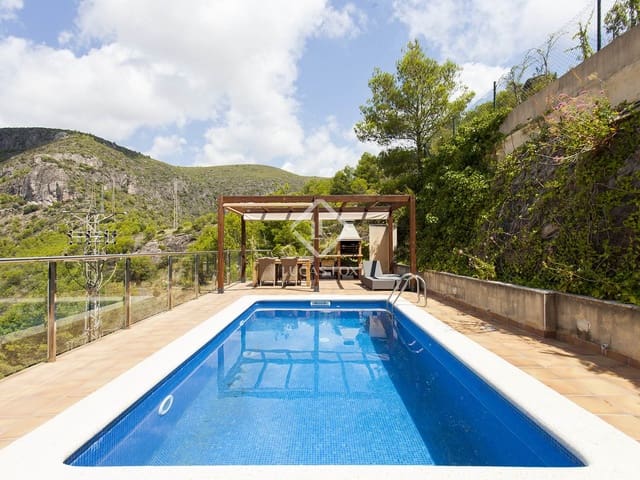 Chalet de 4 habitaciones en Les Botigues de Sitges, Sitges en venta con piscina garaje - 1.295.000 € (Ref: 9061494)