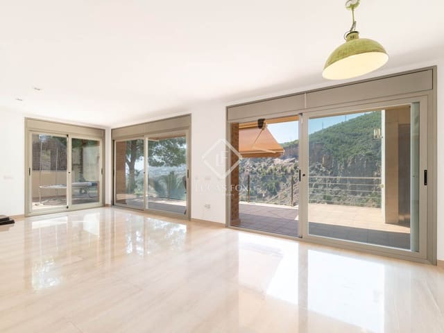 Chalet de 4 habitaciones en Les Botigues de Sitges, Sitges en venta con piscina garaje - 1.295.000 € (Ref: 9061494)