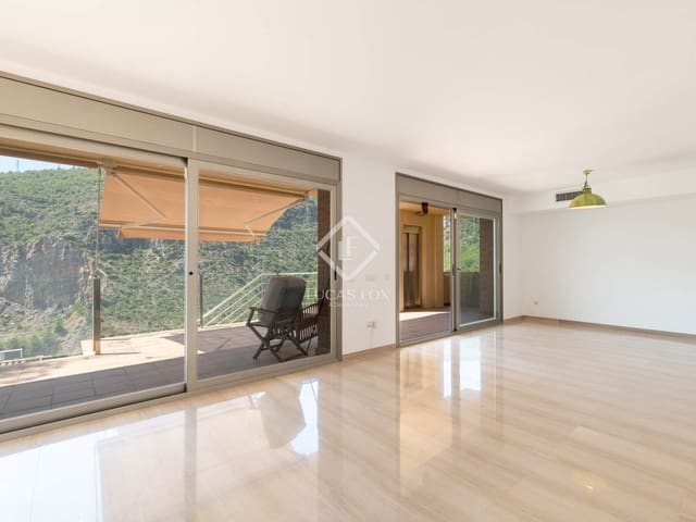 Chalet de 4 habitaciones en Les Botigues de Sitges, Sitges en venta con piscina garaje - 1.295.000 € (Ref: 9061494)