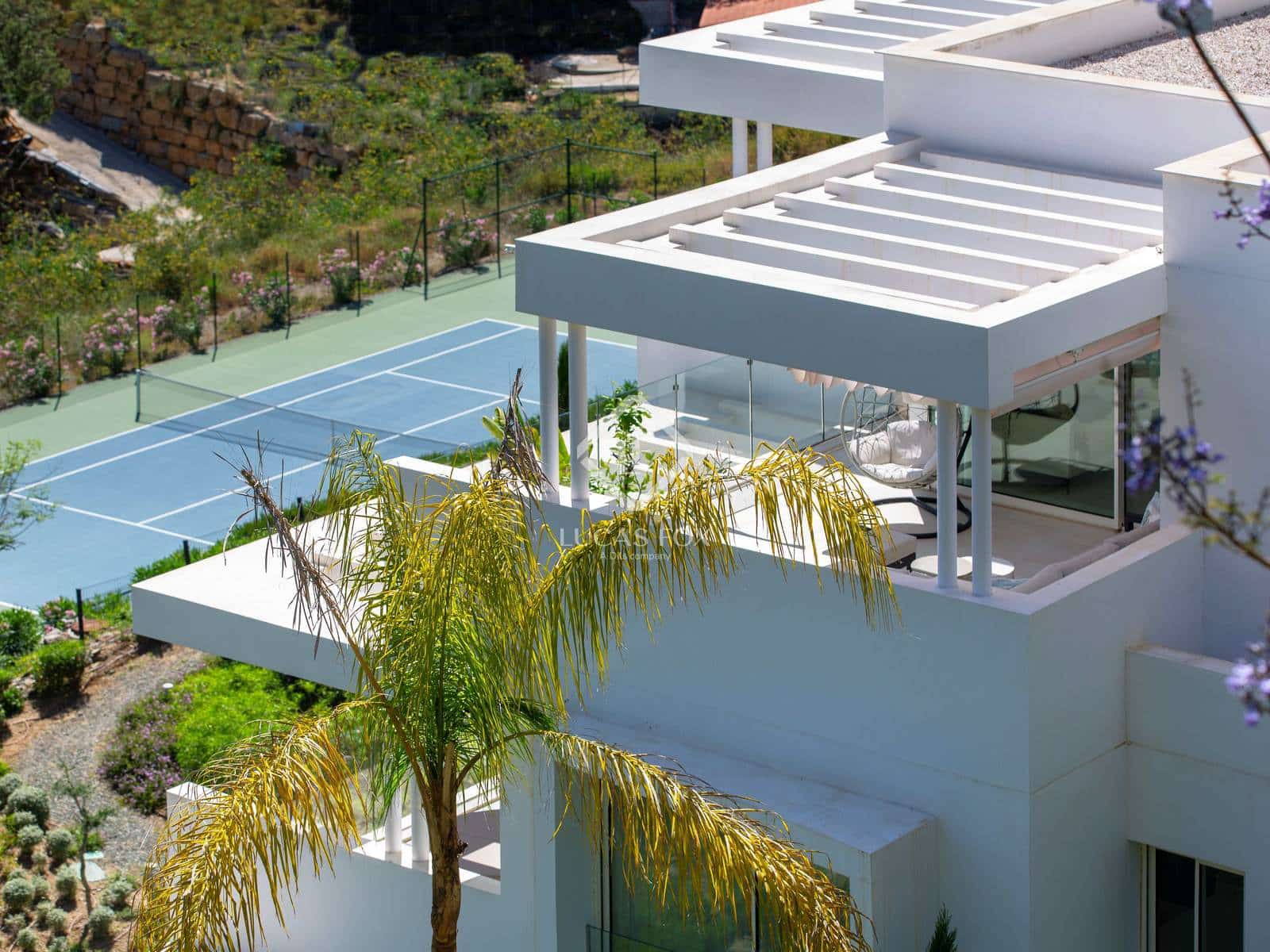 Ático de 3 habitaciones en Marbella en venta con piscina garaje - 1.050.000 € (Ref: 9061814)