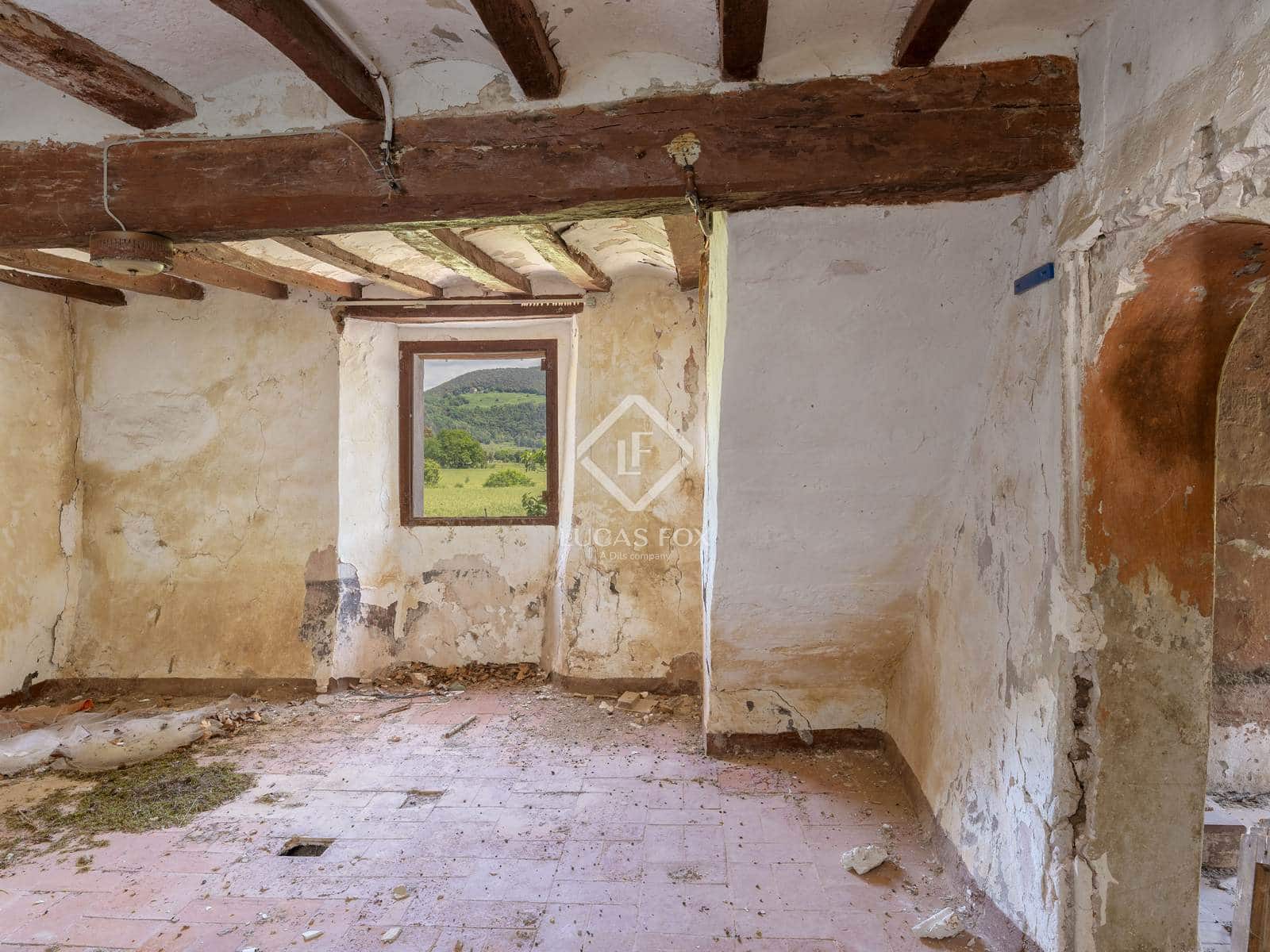 12 soveværelse Finca/Landehus til salg i Olot med garage - € 875.000 (Ref: 9064771)