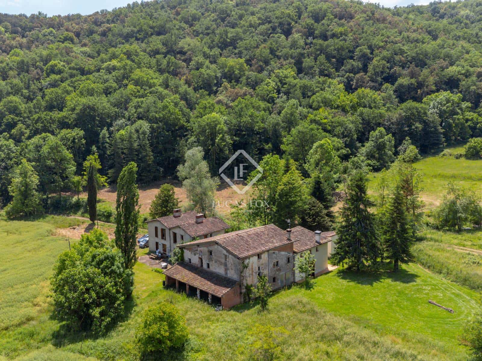 12 soveværelse Finca/Landehus til salg i Olot med garage - € 875.000 (Ref: 9064771)