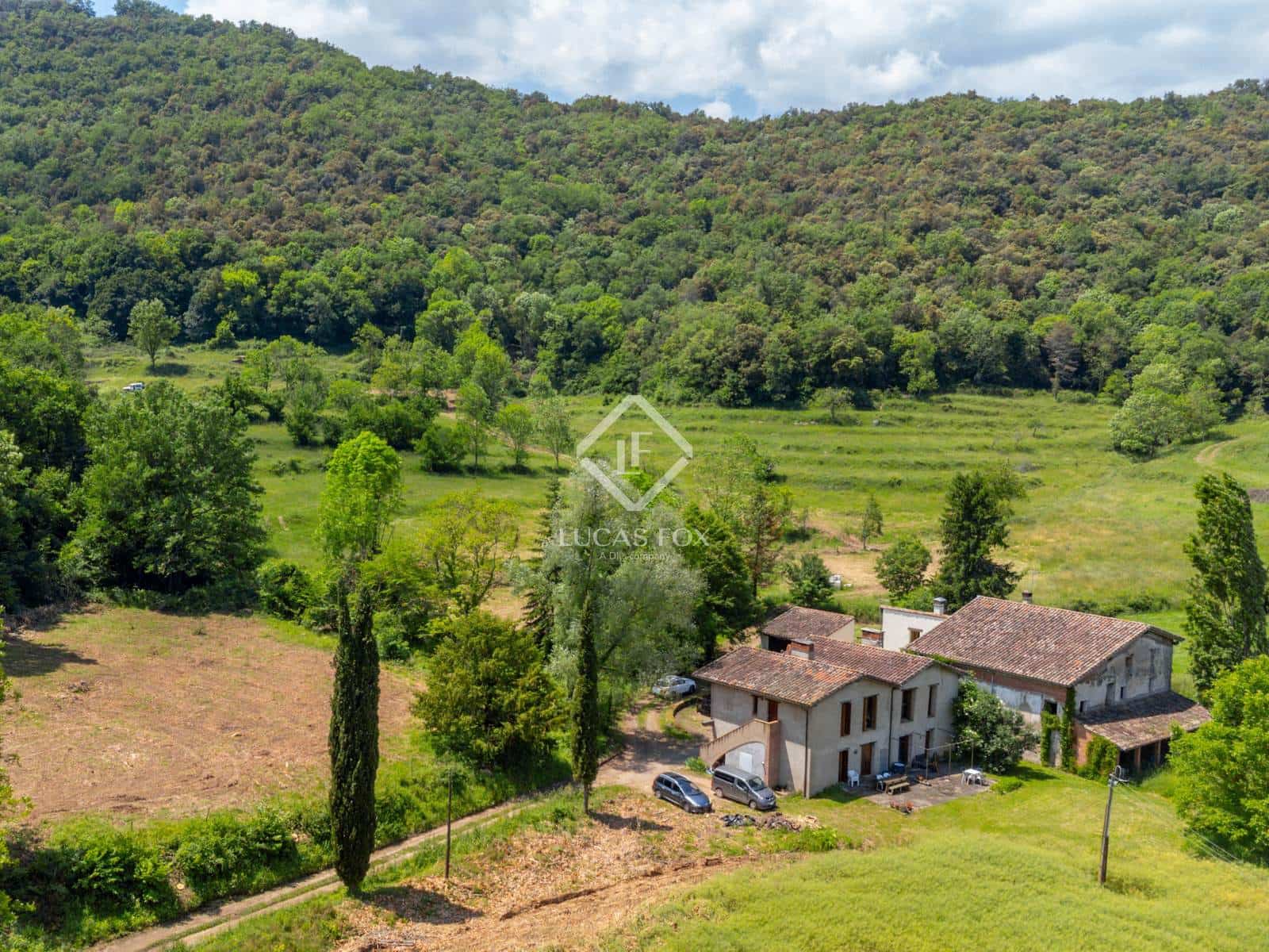 12 soveværelse Finca/Landehus til salg i Olot med garage - € 875.000 (Ref: 9064771)