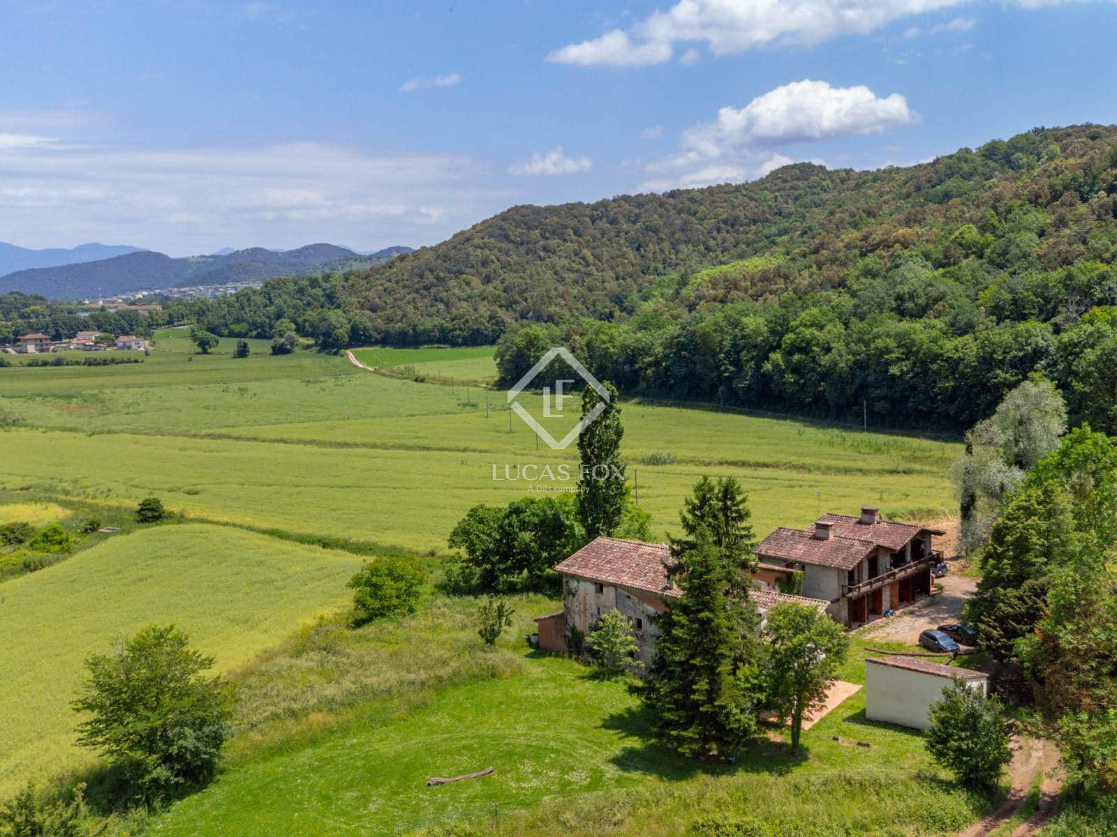 12 soveværelse Finca/Landehus til salg i Olot med garage - € 875.000 (Ref: 9064771)