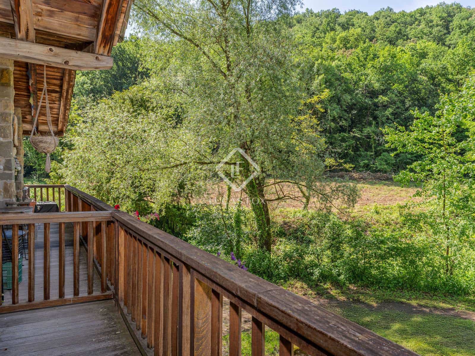 12 soveværelse Finca/Landehus til salg i Olot med garage - € 875.000 (Ref: 9064771)