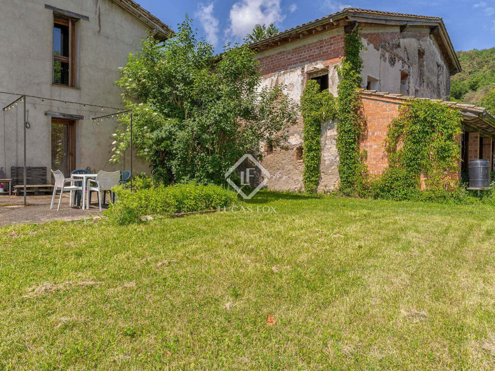 12 soveværelse Finca/Landehus til salg i Olot med garage - € 875.000 (Ref: 9064771)