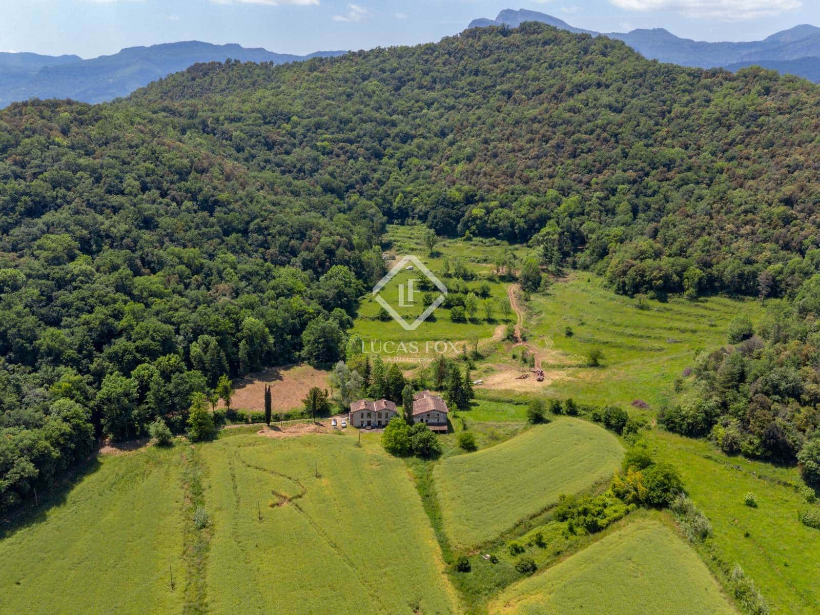 12 soveværelse Finca/Landehus til salg i Olot med garage - € 875.000 (Ref: 9064771)