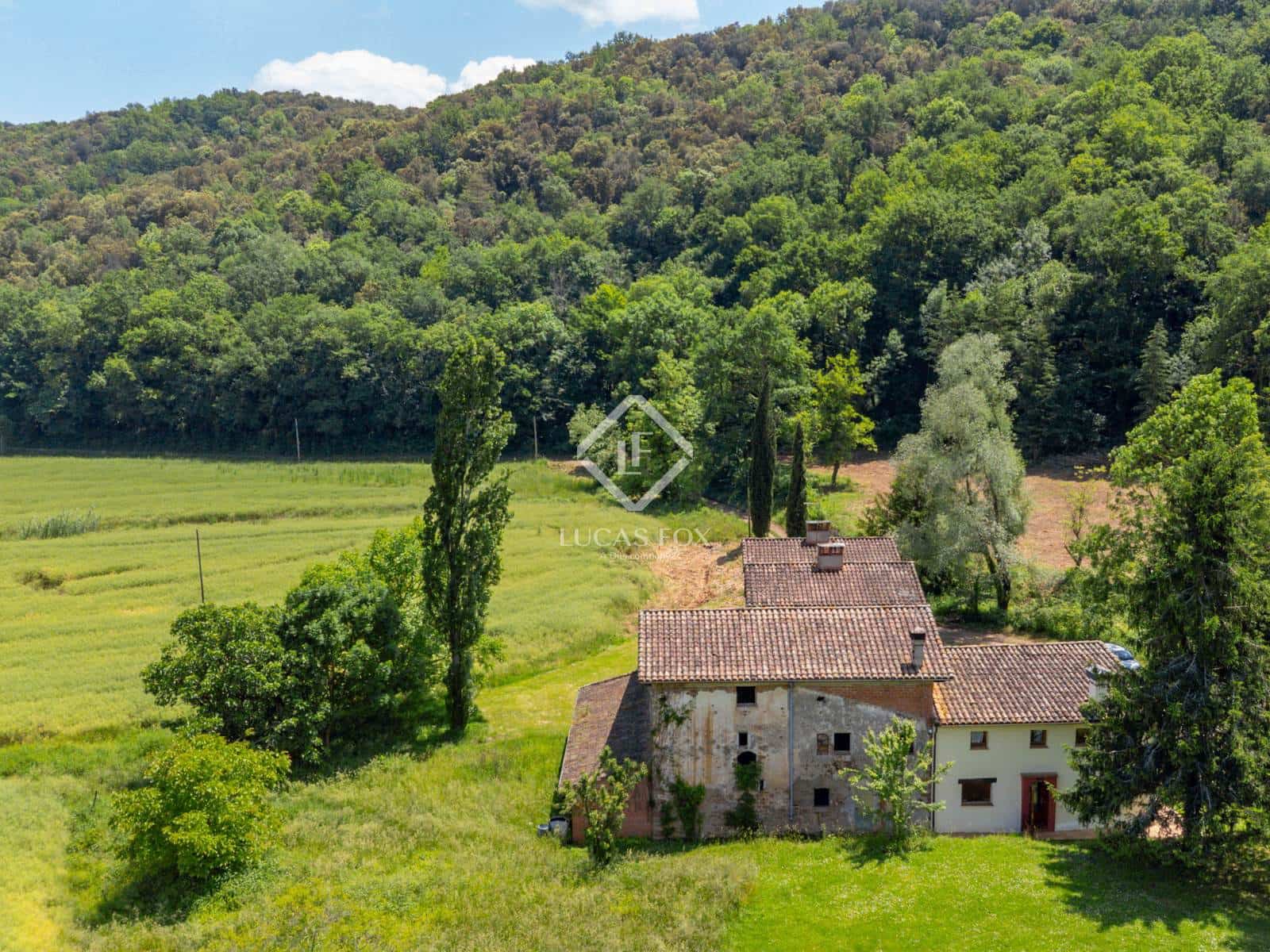 12 soveværelse Finca/Landehus til salg i Olot med garage - € 875.000 (Ref: 9064771)