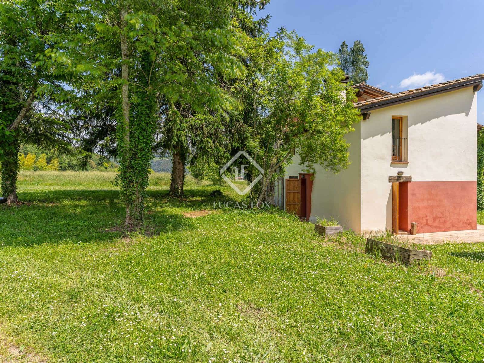 12 soveværelse Finca/Landehus til salg i Olot med garage - € 875.000 (Ref: 9064771)