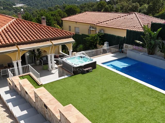 4 slaapkamer Villa te koop in Platja d'Aro, Castell-Platja d'Aro met zwembad garage - € 750.000 (Ref: 9065617)