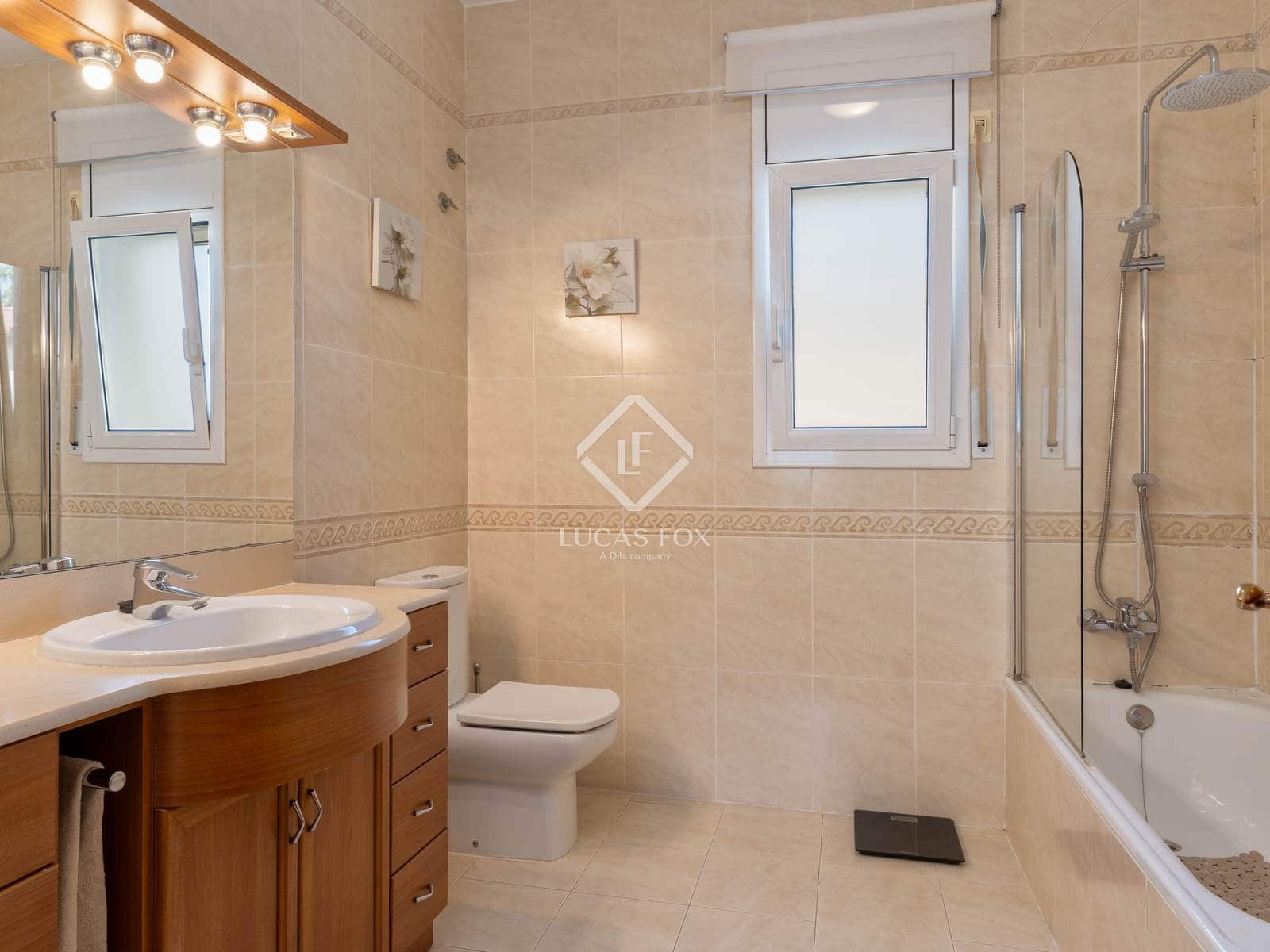 4 makuuhuone Huvila myytävänä paikassa Platja d'Aro mukana uima-altaan 
autotalli - 750 000 € (Ref: 9065617)