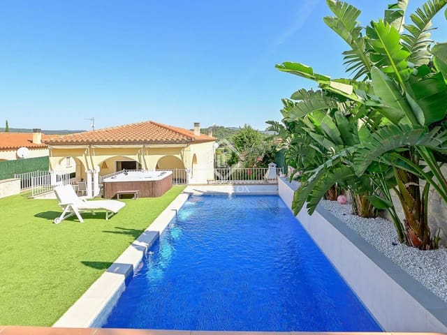 4 slaapkamer Villa te koop in Platja d'Aro, Castell-Platja d'Aro met zwembad garage - € 750.000 (Ref: 9065617)