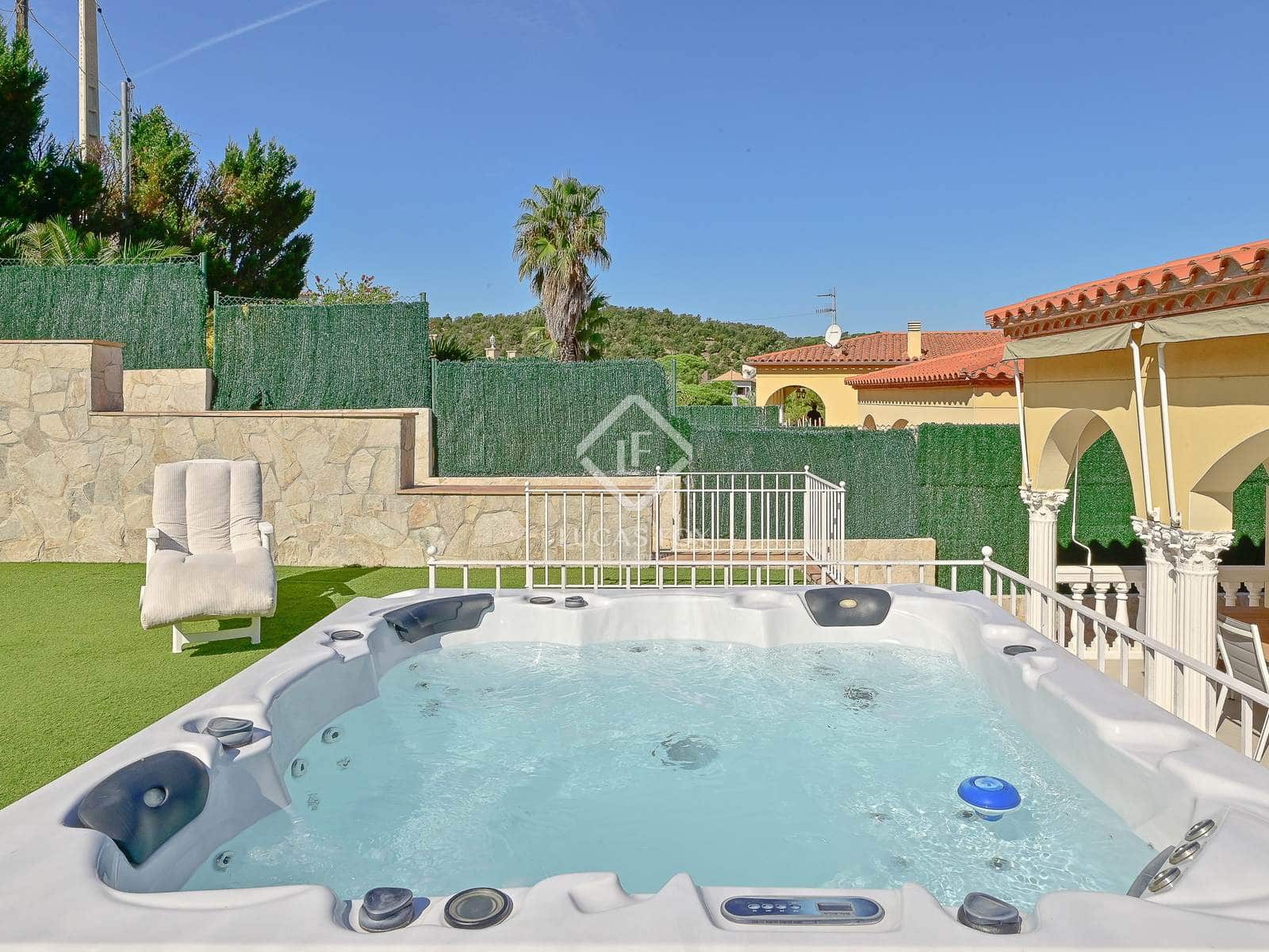 4 makuuhuone Huvila myytävänä paikassa Platja d'Aro mukana uima-altaan 
autotalli - 750 000 € (Ref: 9065617)