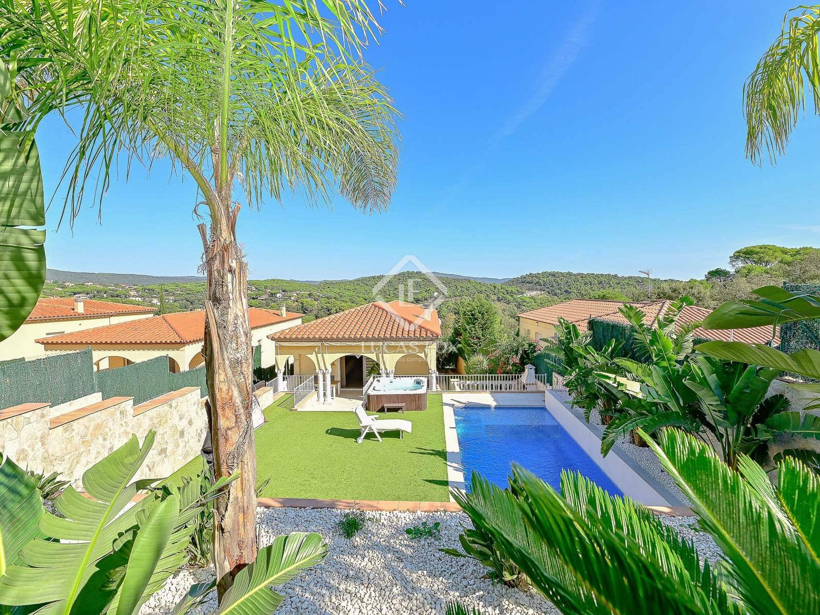 4 makuuhuone Huvila myytävänä paikassa Platja d'Aro mukana uima-altaan 
autotalli - 750 000 € (Ref: 9065617)