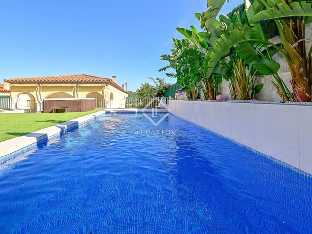 4 slaapkamer Villa te koop in Platja d'Aro, Castell-Platja d'Aro met zwembad garage - € 750.000 (Ref: 9065617)