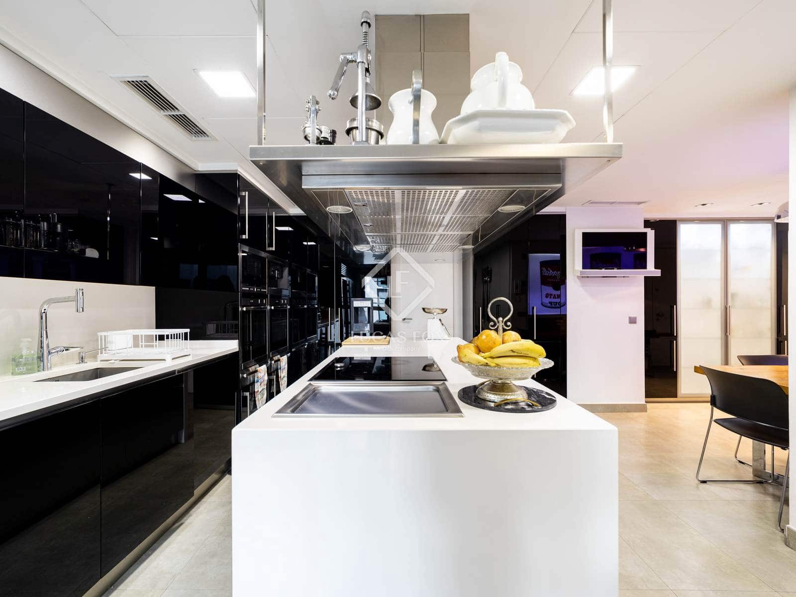 4 soveværelse Penthouse til salg i Madrid by med swimmingpool garage - € 12.500.000 (Ref: 9072563)