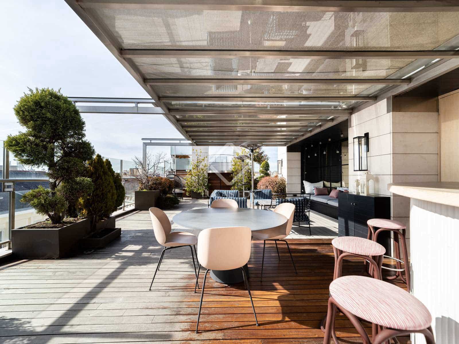 4 soveværelse Penthouse til salg i Madrid by med swimmingpool garage - € 12.500.000 (Ref: 9072563)