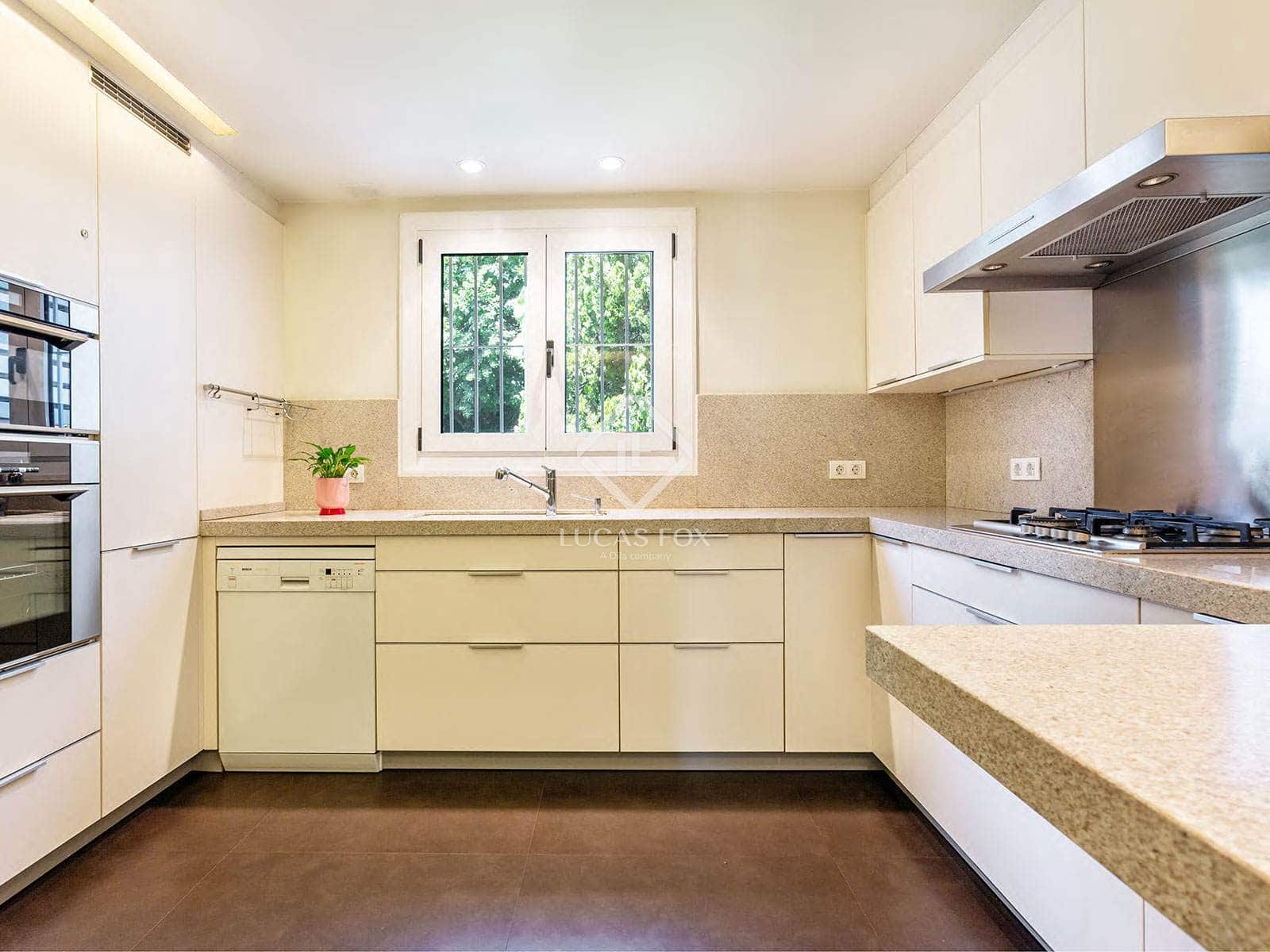 4 bedroom Villa for sale in Barcelona city with garage - € 2,250,000 (Ref: 9074523)